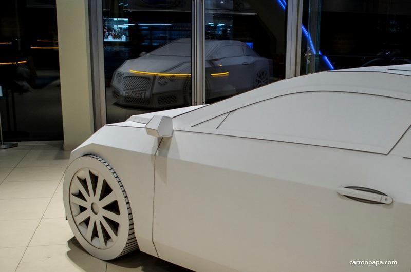 Картонный автомобиль Бентли Континенталь (cardboard Bentley Continental) созданный в мастерской Картонного Папы для детского праздника в автосалоне.