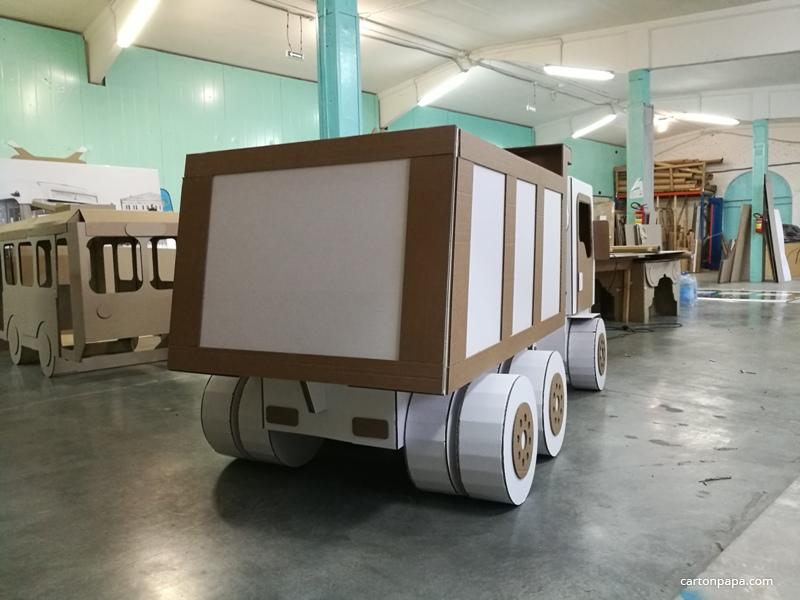Картонный грузовик, грузовик из картона